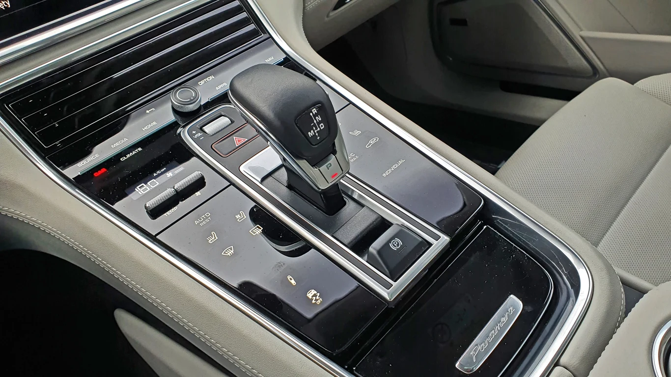 Porsche Panamera 4 E-Hybrid Platinum Edition