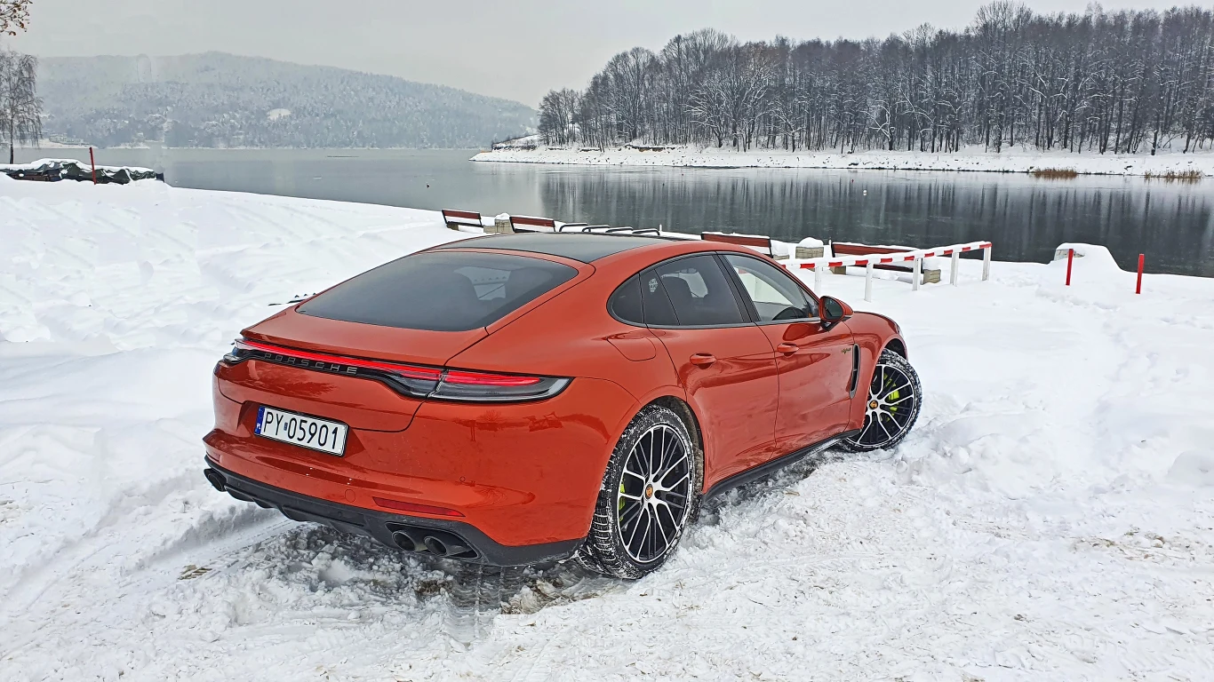 Porsche Panamera 4 E-Hybrid Platinum Edition