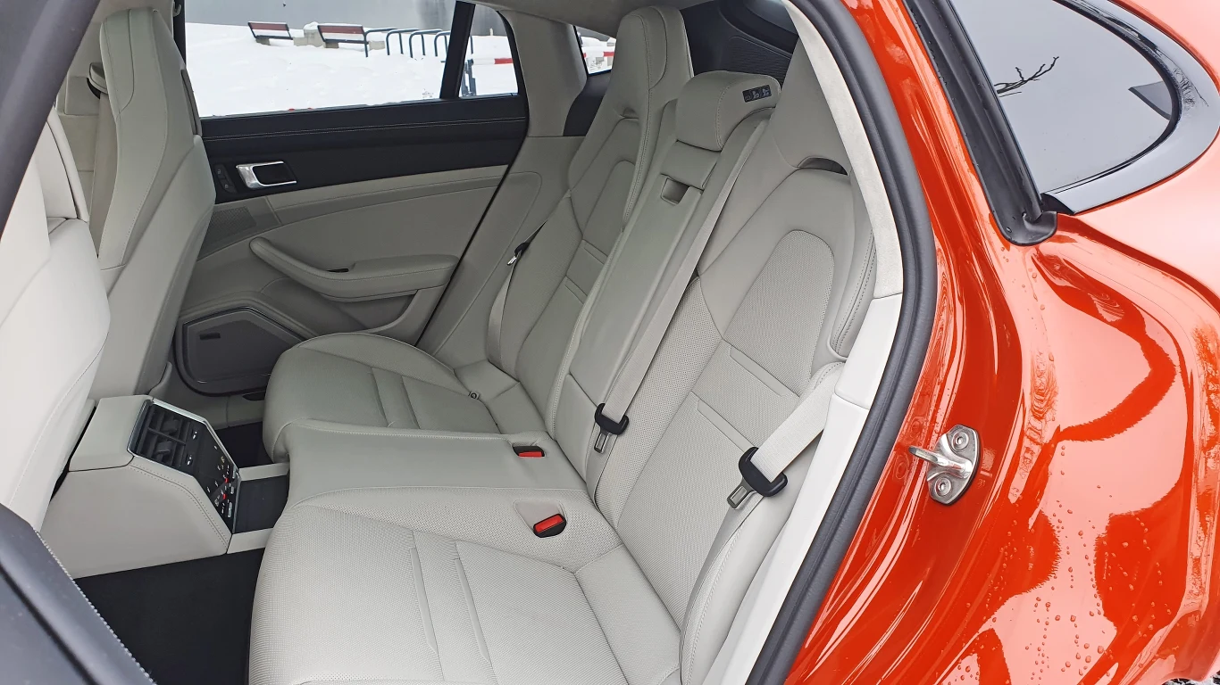 Porsche Panamera 4 E-Hybrid Platinum Edition