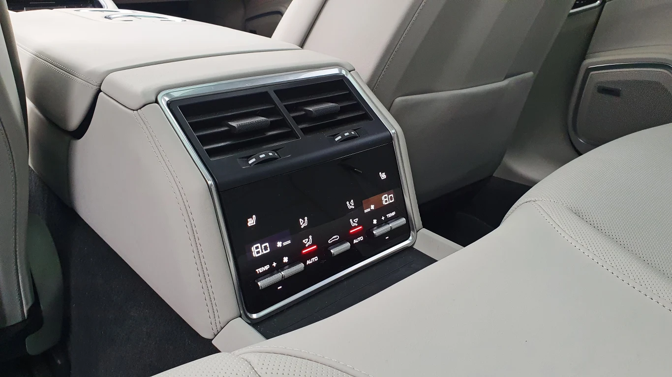 Porsche Panamera 4 E-Hybrid Platinum Edition