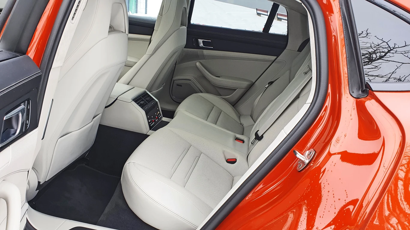 Porsche Panamera 4 E-Hybrid Platinum Edition