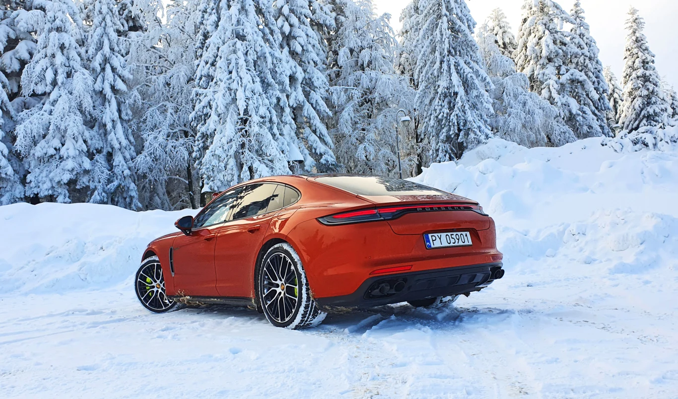 Porsche Panamera 4 E-Hybrid Platinum Edition