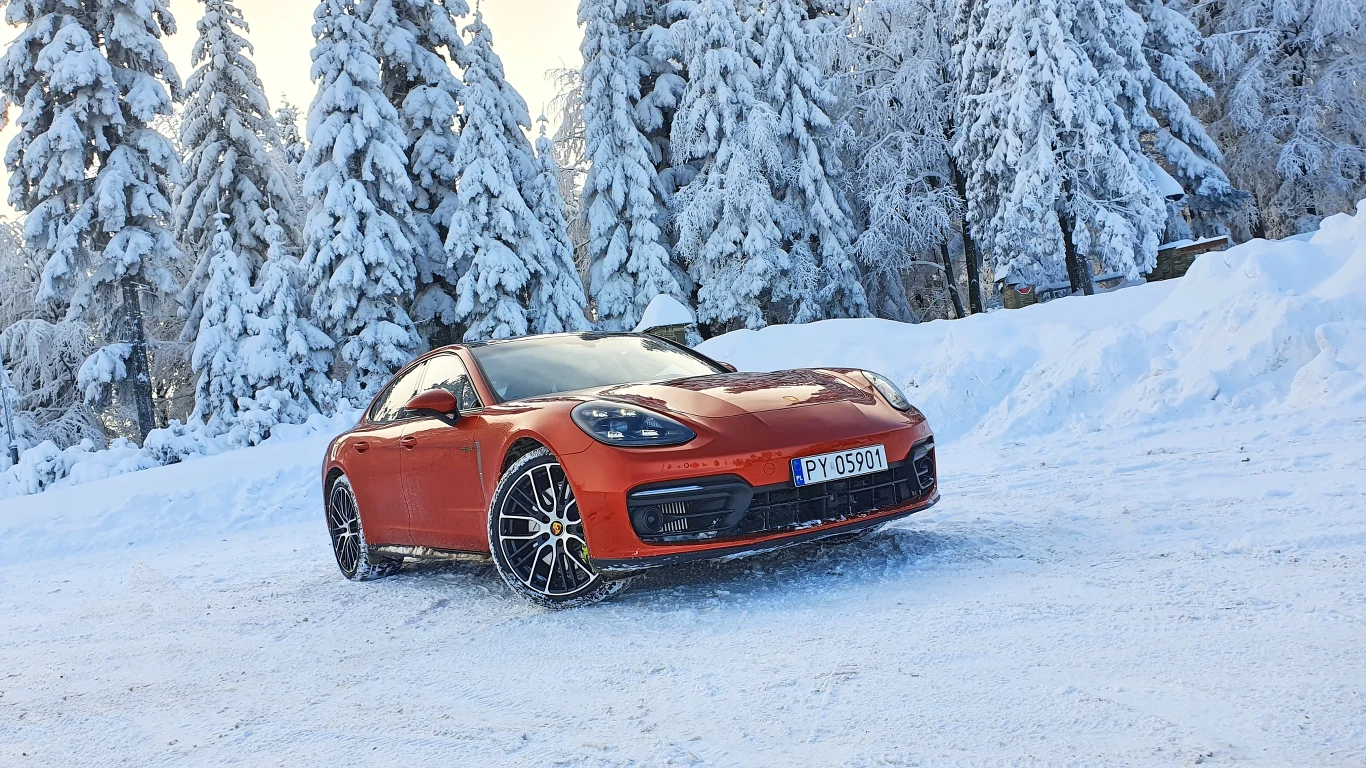 Porsche Panamera 4 E-Hybrid Platinum Edition