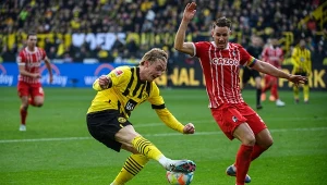 Christian Guenter w meczu z Borussią Dortmun. Z lewej Julian Brandt