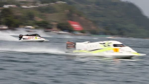 Bartłomiej Marszałek (z tyłu)