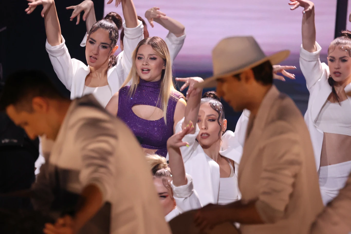 Stefania, jedna z gwiazd specjalnych wieczoru, wykonała swój przebój, pt. "Last Dance" Stefania, jedna z gwiazd specjalnych wieczoru, wykonała swój przebój, pt. "Last Dance"