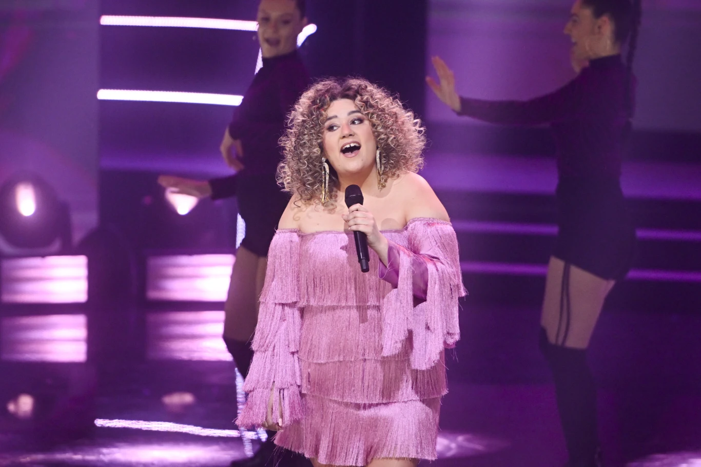 Ahlena i "Booty" wywołały kontrowersje jeszcze przed preselekcjami ze względu na kontrowersyjny tekst piosenki Ahlena i "Booty" wywołały kontrowersje jeszcze przed preselekcjami ze względu na kontrowersyjny tekst piosenki