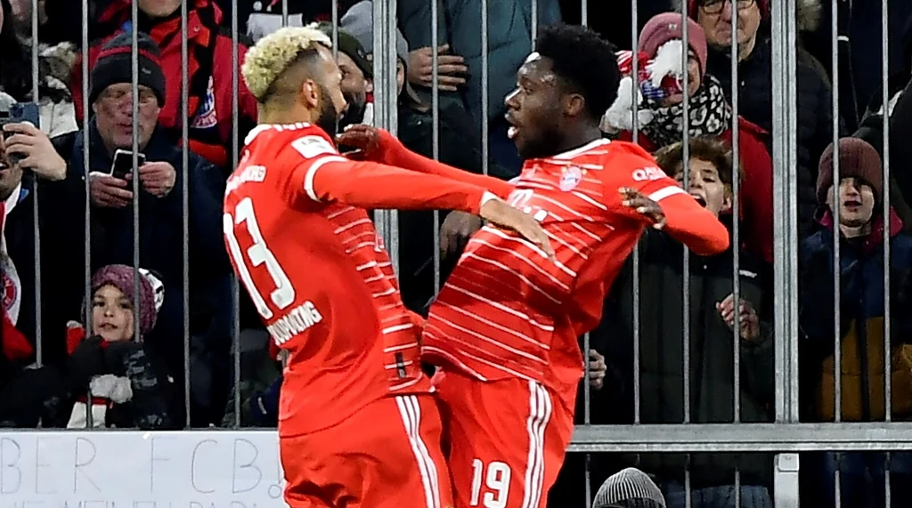 Strzelanie na Allianz Arena rozpoczął Eric Maxim Choupo-Moting (z lewej) Strzelanie na Allianz Arena rozpoczął Eric Maxim Choupo-Moting (z lewej)