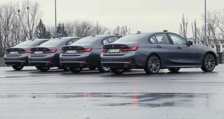 Policja używa nieoznakowanych radiowozów różnych marek, wśród nich są m.in. BMW i Cupry article cover