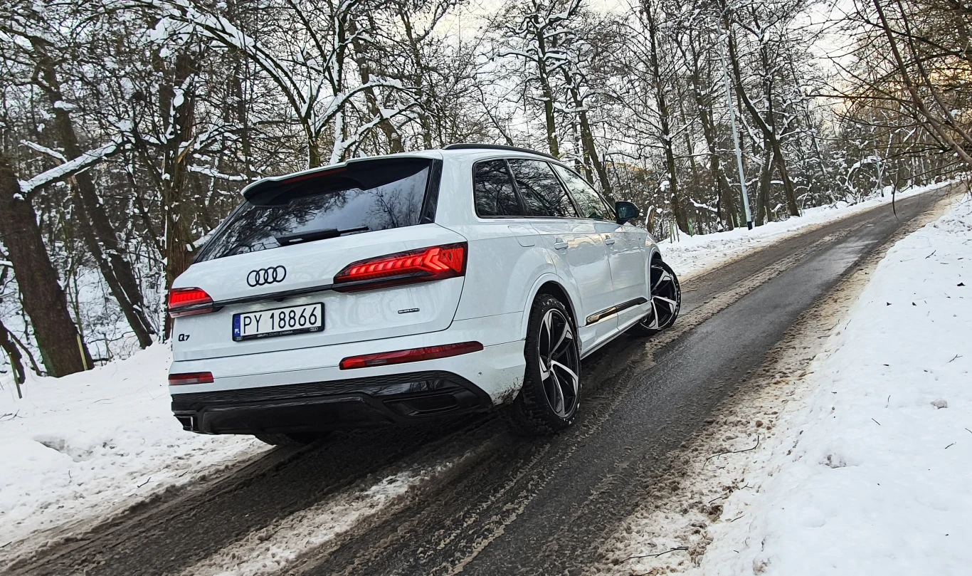 Audi Q7 50 TDI quattro Audi Q7 50 TDI quattro