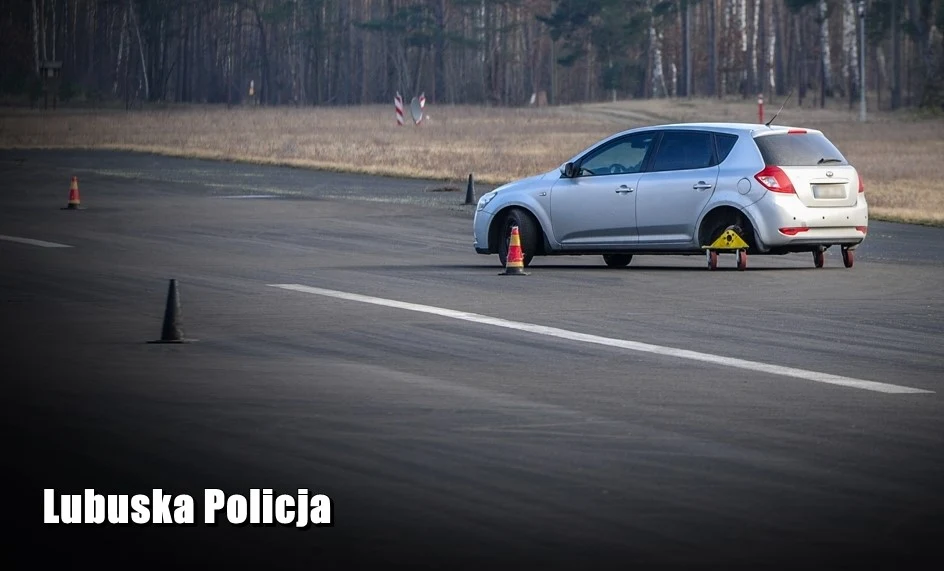 Szkolenie obejmowało zarówno część praktyczną, jak i teoretyczną. 