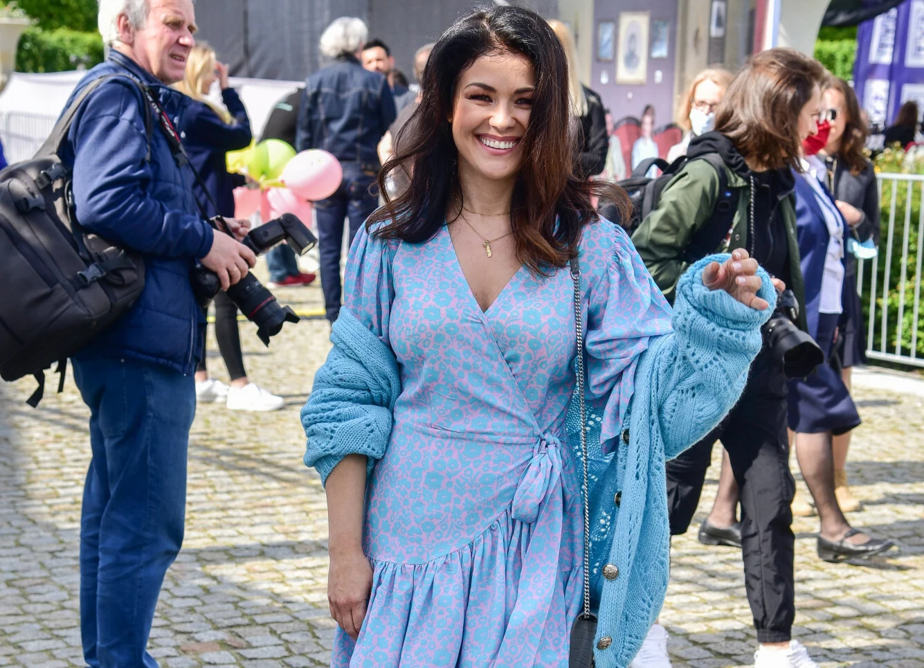 Pastelowe kolory nadają świeżości i lekkości stylizacji
