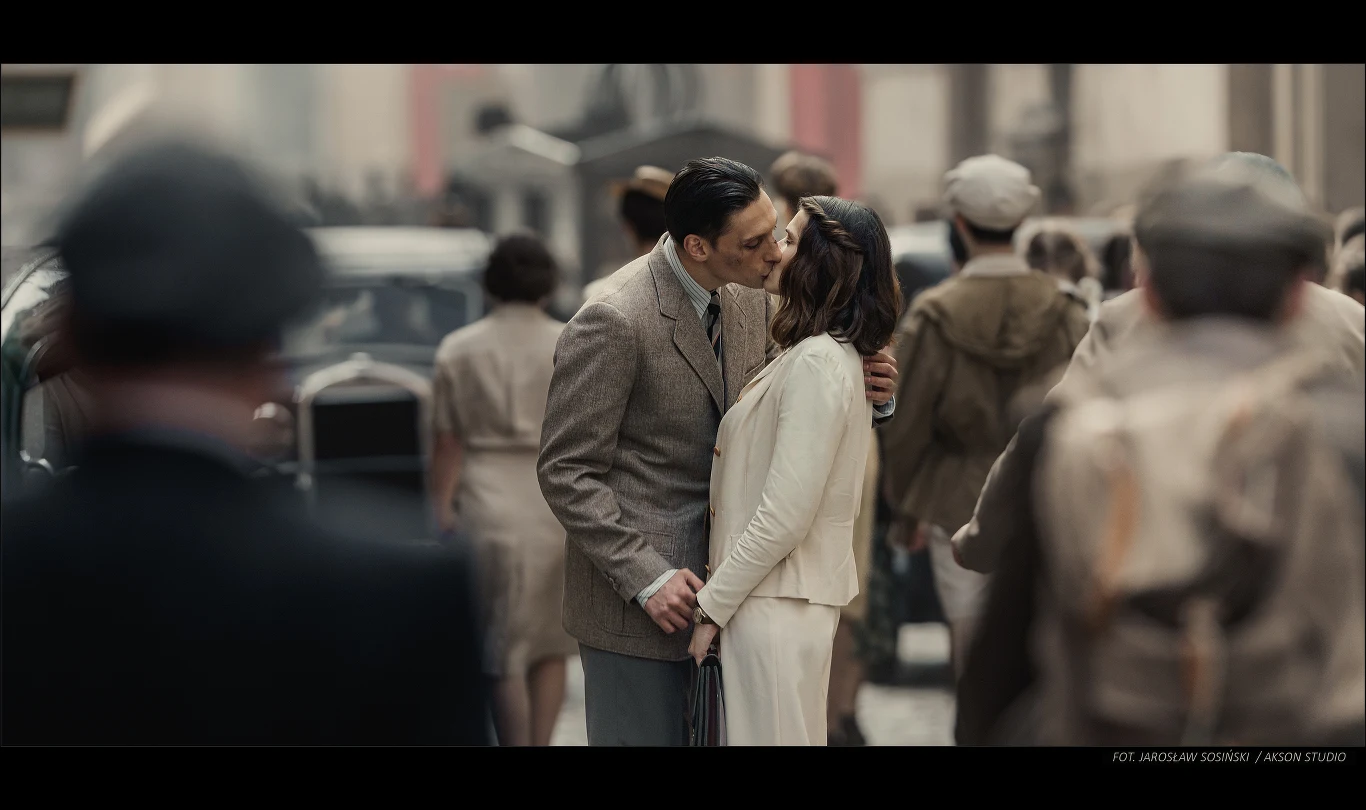 Eryk Kulm jr i Caroline Hartig - kadr z filmu Michała Kwiecińskiego "Filip"