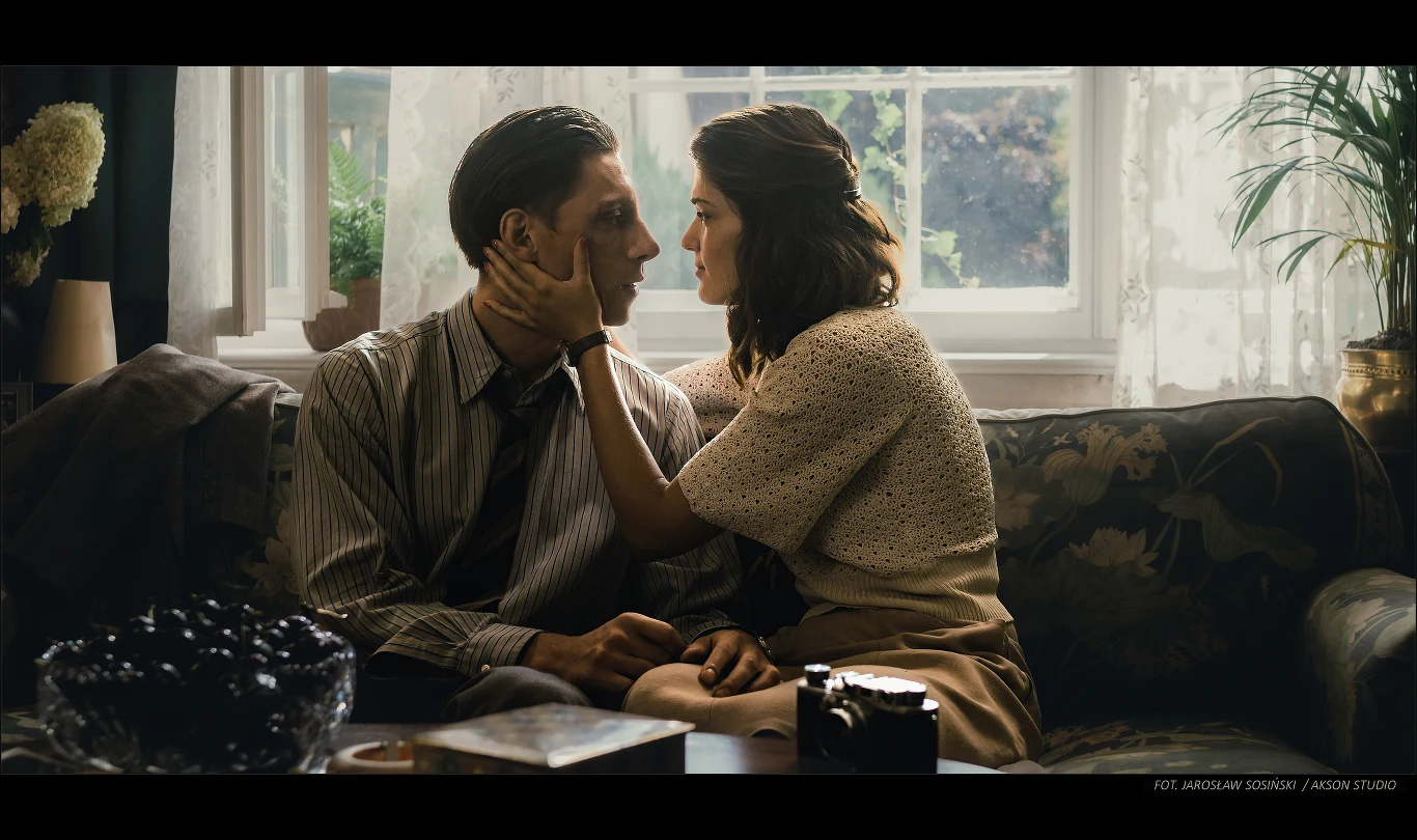 Eryk Kulm jr i Caroline Hartig - kadr z filmu Michała Kwiecińskiego "Filip"