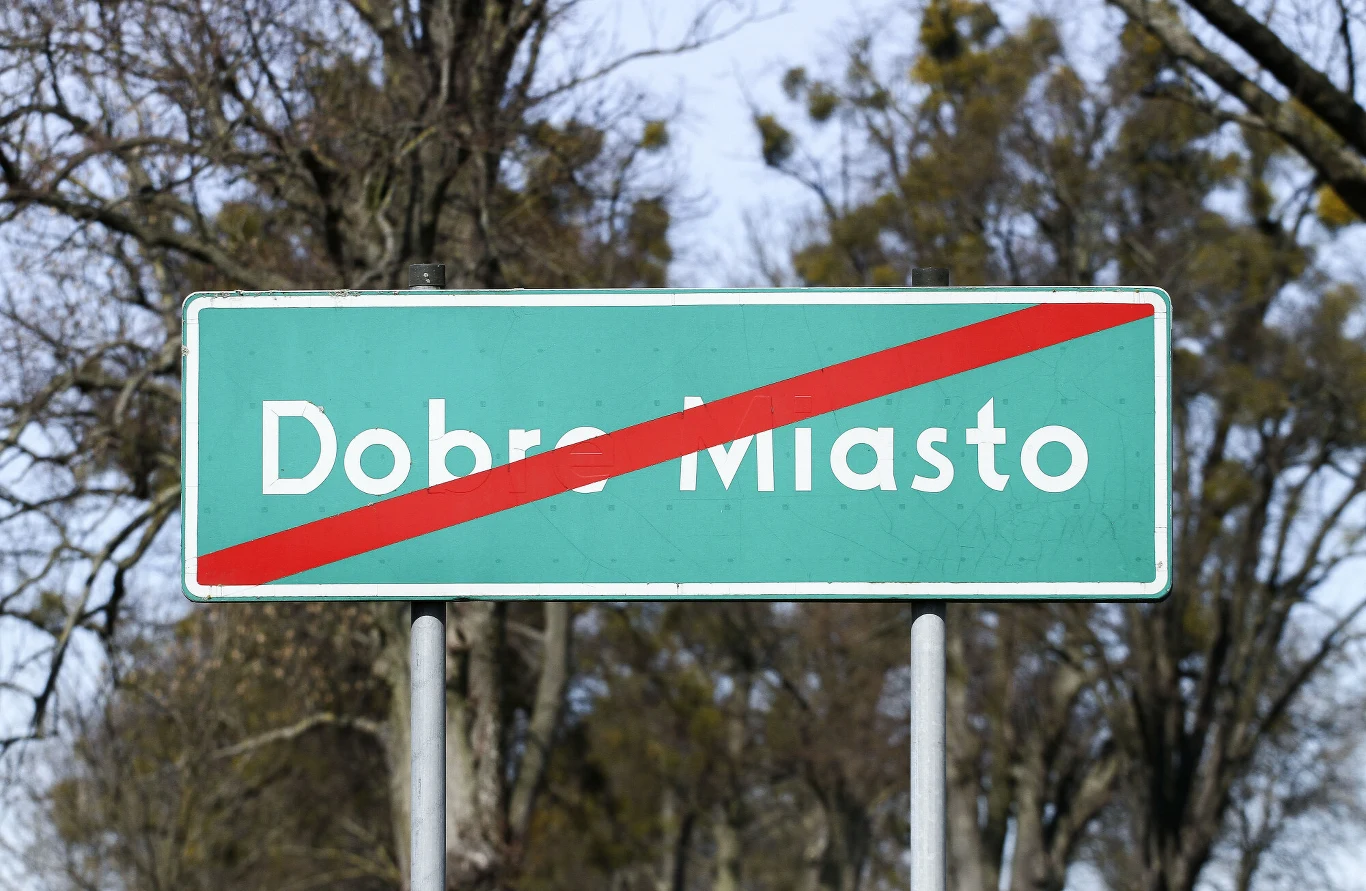 Ograniczenie może obowiązywać na terenie całej miejscowości. Odwołanie ograniczenia następuje po minięciu znaku oznaczającego koniec miejscowości. Ograniczenie może obowiązywać na terenie całej miejscowości. Odwołanie ograniczenia następuje po minięciu znaku oznaczającego koniec miejscowości.