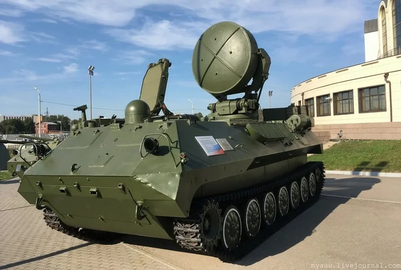 ARK-1M „Ryś” może też monitorować wyniki ostrzału. Eksplozje pocisków artyleryjskich rejestruje w odległości 11 km, pocisków MLRS - do 20 km