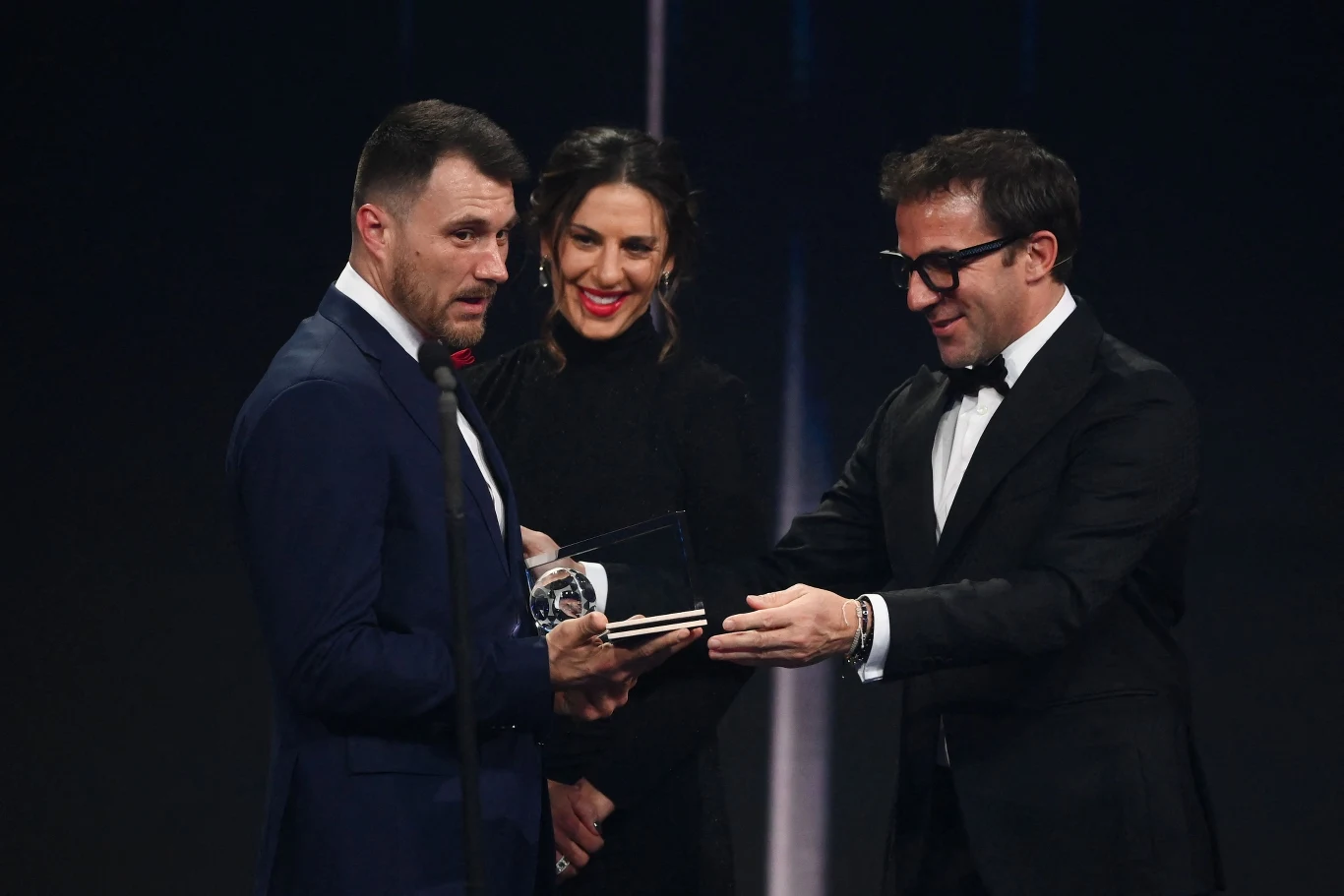 Marcin Oleksy odebrał nagrodę z rąk Alessandro Del Piero 