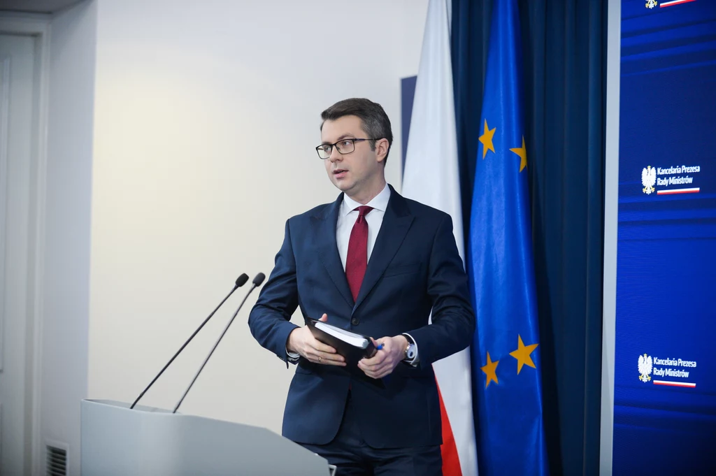Rzecznik rządu Piotr Müller sprecyzował, że wypłata 13. emerytury nastąpi w kwietniu, a nie w "maju-czerwcu"