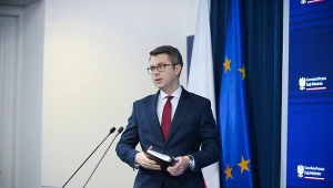 Rzecznik rządu Piotr Müller sprecyzował, że wypłata 13. emerytury nastąpi w kwietniu, a nie w "maju-czerwcu"