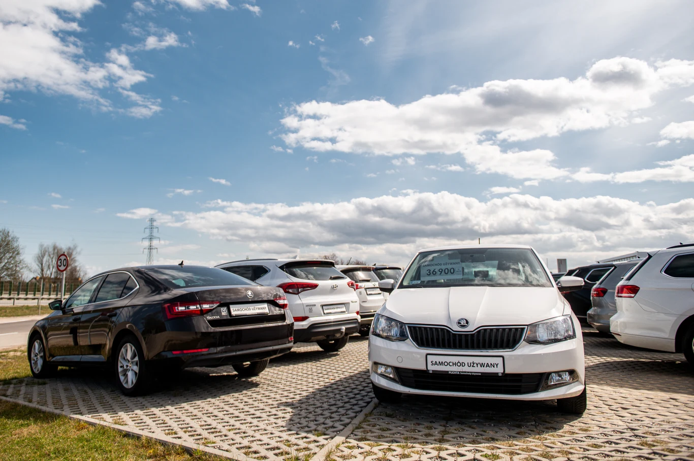 Samochody używane drożeją i nie chcą przestać Samochody używane drożeją i nie chcą przestać