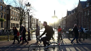 Amsterdam. Holenderski rząd chce karania za wykorzystywanie migrantów zarobkowych. Zdj. ilustracyjne