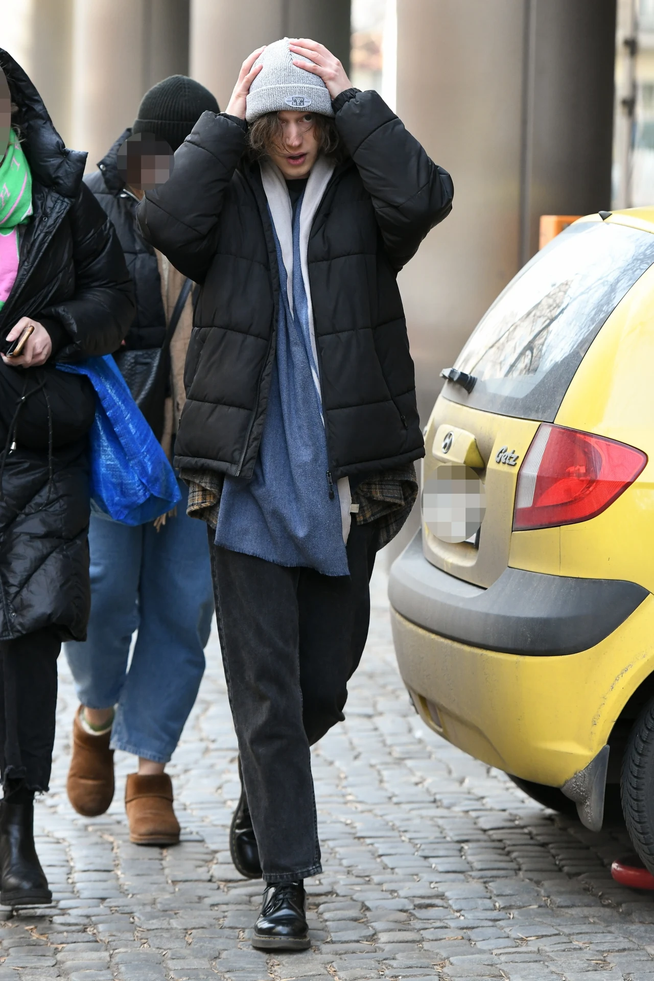 Jann po wizycie w Dzień Dobry TVN otoczony przez fanki Jann po wizycie w Dzień Dobry TVN otoczony przez fanki