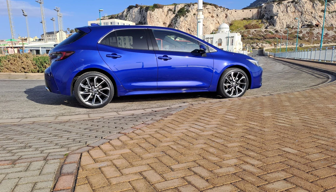 Czas od zera do setki w Corolli z silnikiem 1,8 wynosi 9,1 s.