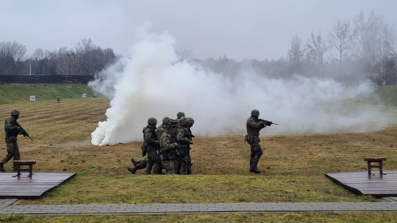 Pokaz wojskowy rozpoczynający szkolenie