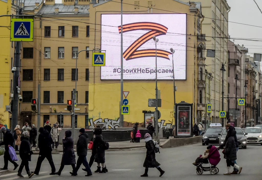 Wydatki na wojnę i płynący z nich deficyt zmusiły Rosję do nałożenia nadzwyczajnego podatku na największe firmy i oligarchów - poinformował portal Business Insider. Moskwa chce w ten sposób pozyskać blisko 4 mld dolarów.