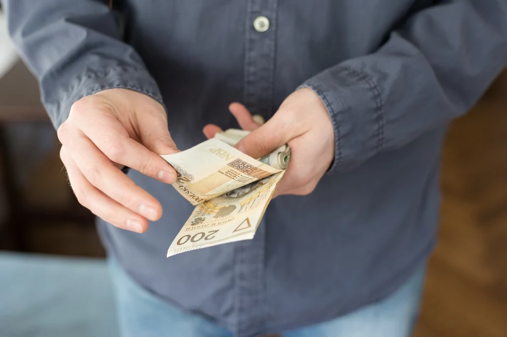 Nadgodziny pracownika nie powinny być rozliczane w ramach dodatkowych umów cywilnoprawnych