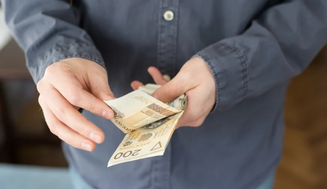 Zasiłek opiekuńczy to świadczenie dla osób ubezpieczonych, które nie mogą pracować, bo poświęcają się opiece nad chorym członkiem rodziny.