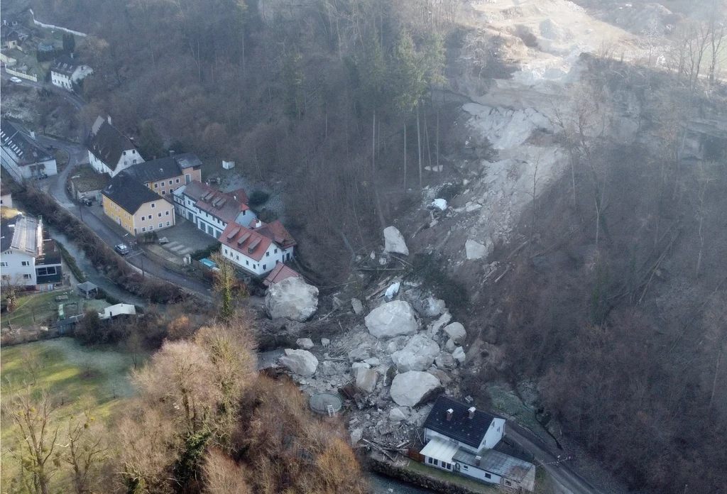 Ogromnye głaz o objętości 3 tysięcy metrów sześciennych runął na austriacką miejscowość Steyr 8 lutego