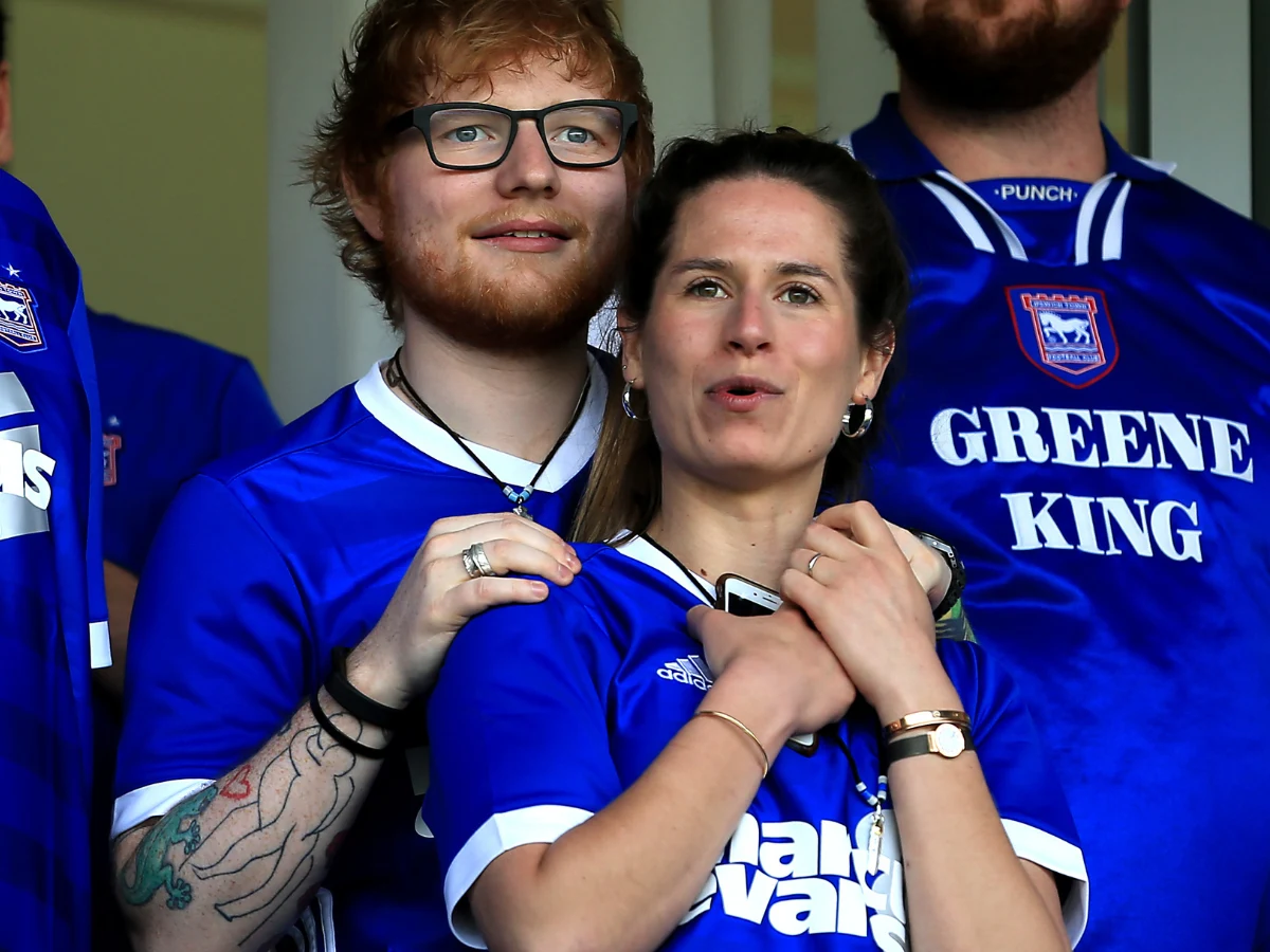 Ciężarna żona Sheerana usłyszała wstrząsającą diagnozę! Muzyk przerwał milczenie Ciężarna żona Sheerana usłyszała wstrząsającą diagnozę! Muzyk przerwał milczenie