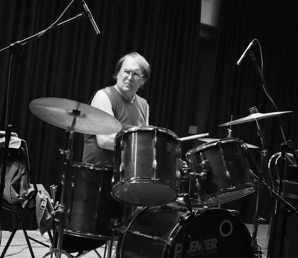 Benedykt Radecki był perkusistą zespołu Dżamble Benedykt Radecki był perkusistą zespołu Dżamble