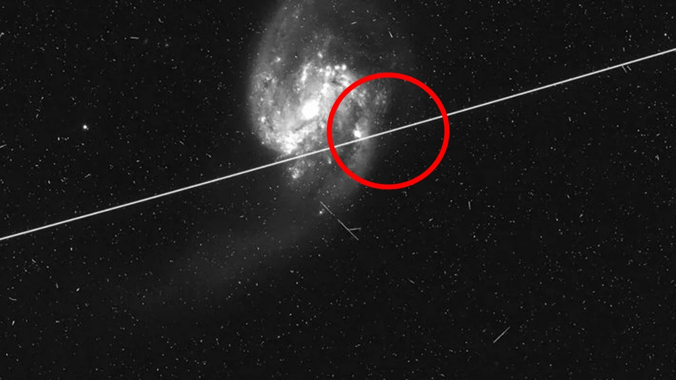 Zdjęcie z Kosmicznego Teleskopu Hubble'a zniszczone przez satelity Starlink Zdjęcie z Kosmicznego Teleskopu Hubble'a zniszczone przez satelity Starlink