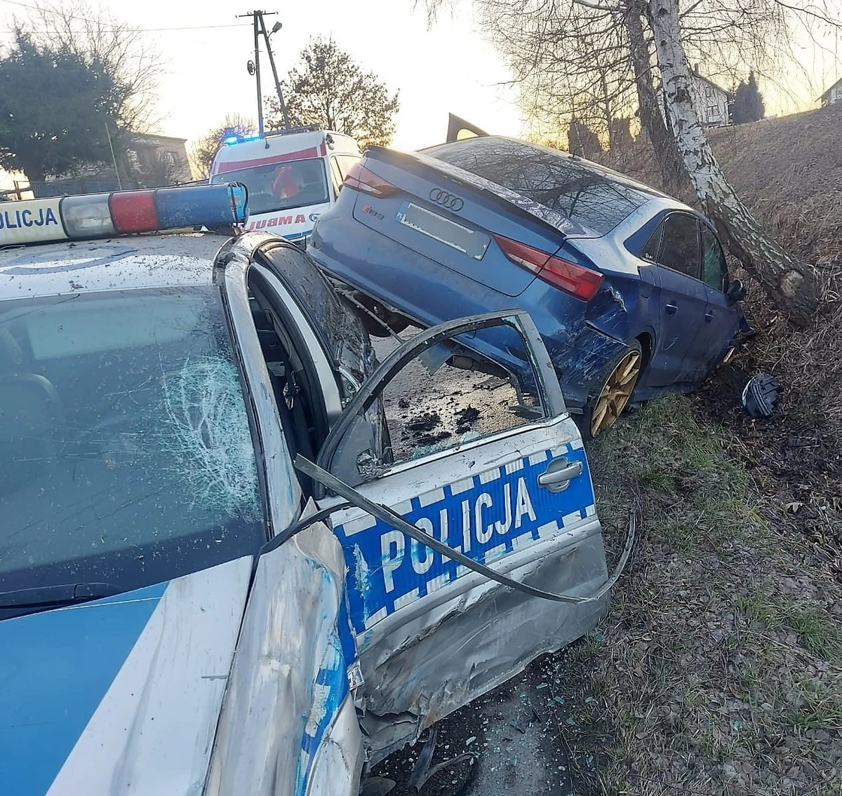 Kierującemu Audi udzielono pomocy medycznej Kierującemu Audi udzielono pomocy medycznej