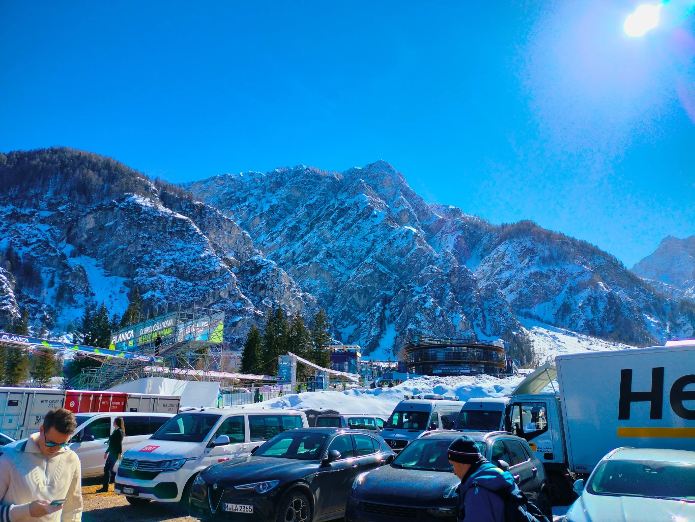 Planica, na jaką czekaliśmy. Słońce zawitało na MŚ Planica, na jaką czekaliśmy. Słońce zawitało na MŚ
