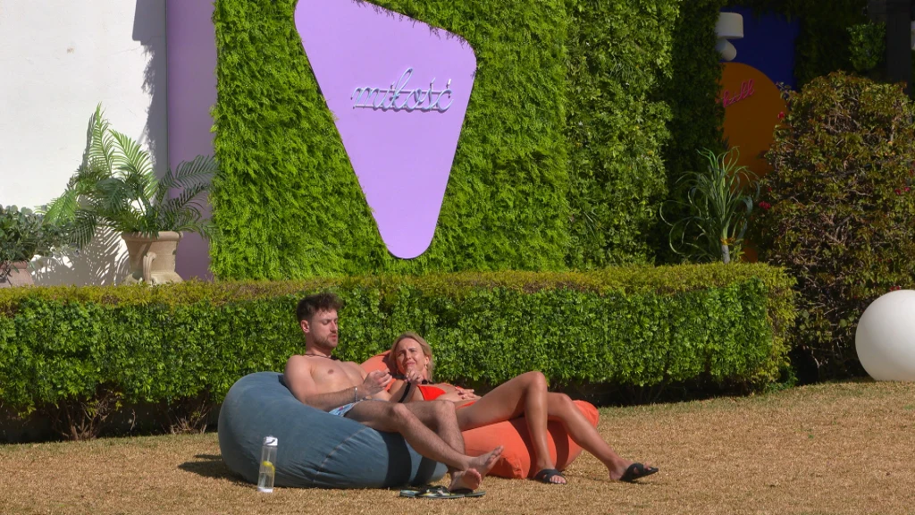 Love Island, Hubert i Wiki