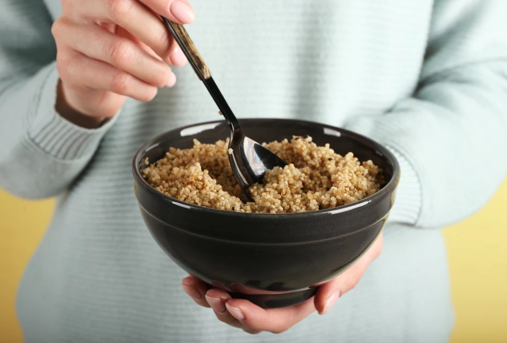 Komosa ryżowa może być pożywnym dodatkiem do sałatek, deserów czy zup