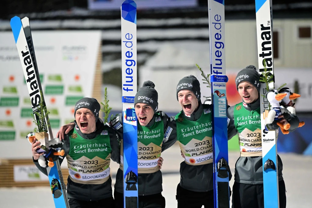 Słoweńcy, w składzie (od lewej): Anze Lanisek, Timi Zajc, Ziga Jelar i Lovro Kos, zostali mistrzami świata Słoweńcy, w składzie (od lewej): Anze Lanisek, Timi Zajc, Ziga Jelar i Lovro Kos, zostali mistrzami świata