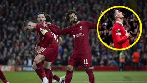 Piłkarze Liverpoolu na Anfield Road (duże zdjęcie)