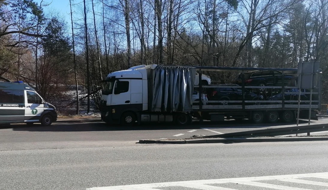 Inspektorzy wykazali m.in:, że kierowca zestawu dwa razy skrócił sobie czas odpoczynku.
