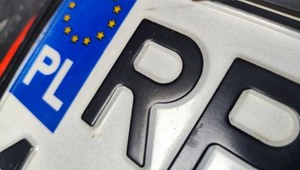 Założył podrabiane tablice rejestracyjne. Teraz grozi mu 5 lat