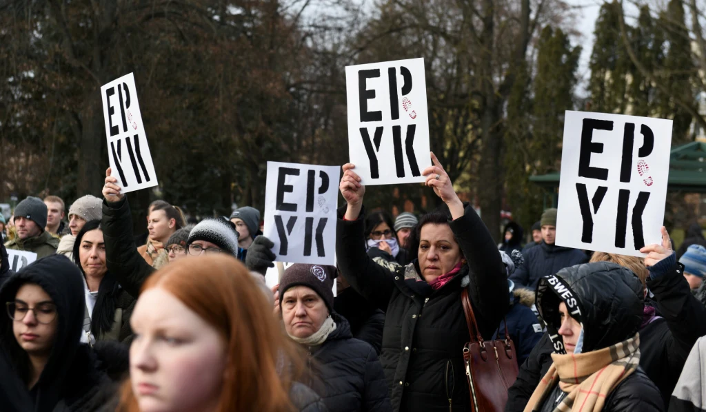 Marsz przeciw przemocy w Zamościu po smiertylnym pobiciu szesnastoletniego Eryka Marsz przeciw przemocy w Zamościu po smiertylnym pobiciu szesnastoletniego Eryka