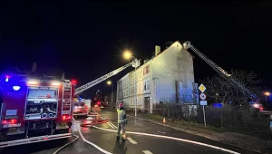 Pożar kamienicy przy ul. Głogowskiej 89 w Legnicy