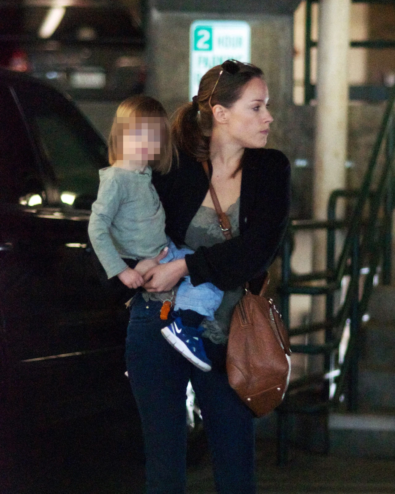 Alicja Bachleda-Curuś z synkiem Alicja Bachleda-Curuś z synkiem