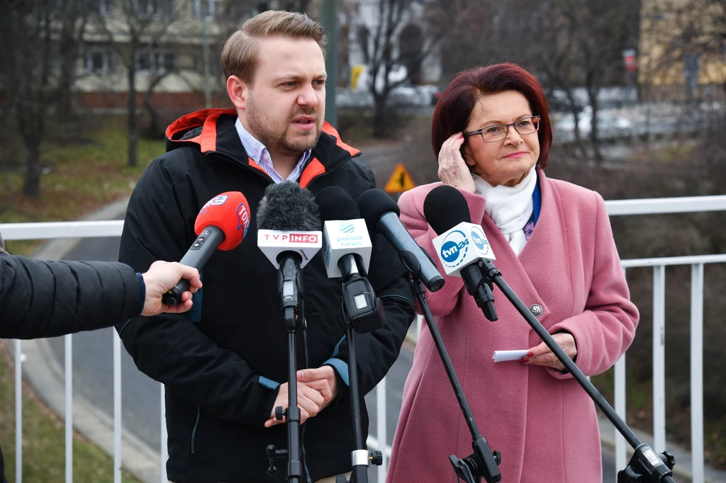 Posłanka Solidarnej Polski nie zgadza się z konsensusem naukowym i wątpi w szkodliwość dwutlenku węgla. "Dwutlenek węgla zawsze był w powietrzu i będzie. Mało tego, on jest niezbędny do życia ludzkiego i życia roślin" - powiedziała Maria Kurowska