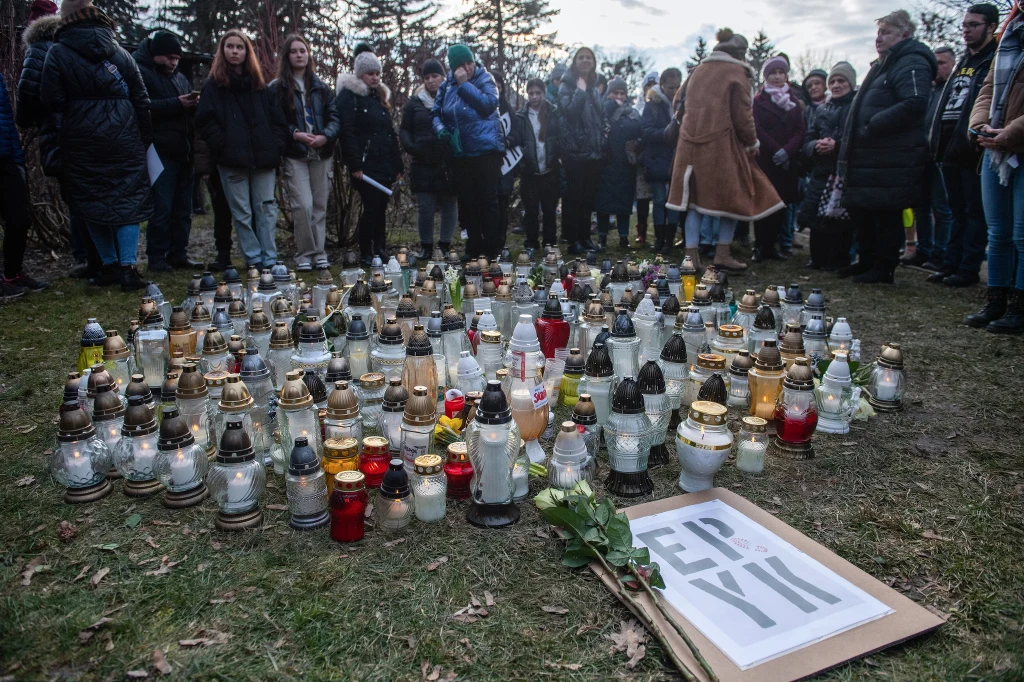 Po śmierci Eryka ulicami Zamościa przeszedł marsz przeciw przemocy Po śmierci Eryka ulicami Zamościa przeszedł marsz przeciw przemocy