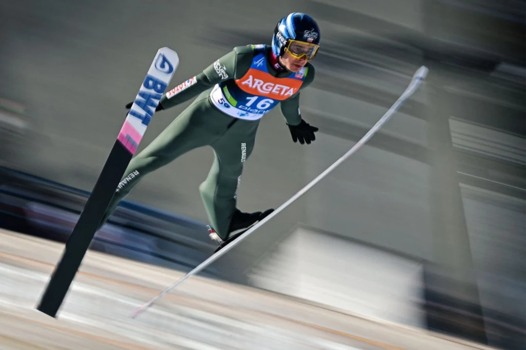 Skoki narciarskie. Jakub Wolny w akcji Skoki narciarskie. Jakub Wolny w akcji
