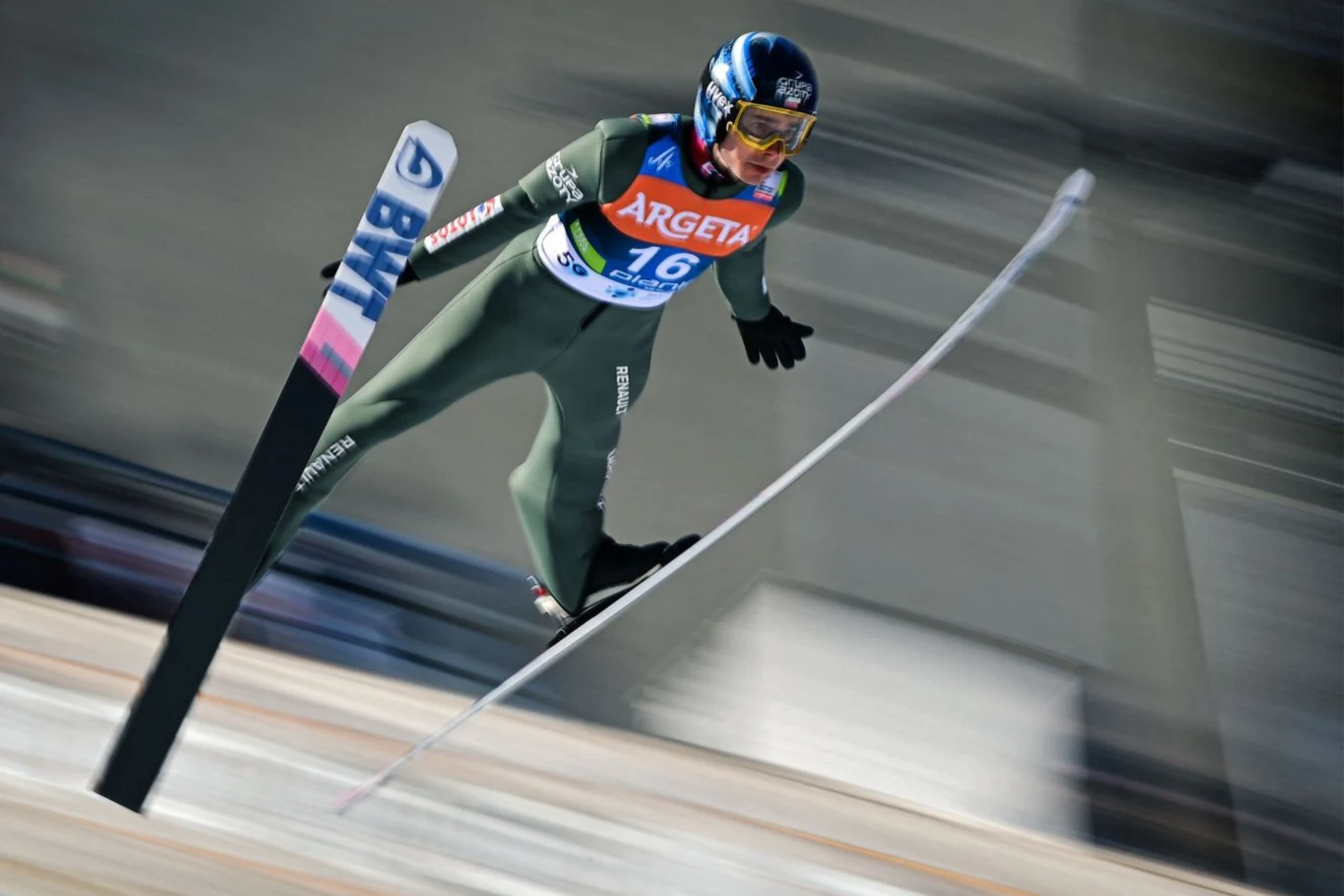 Skoki narciarskie. Jakub Wolny w akcji